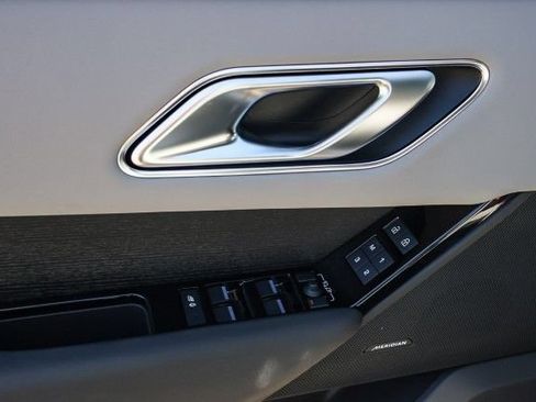 Certified 2026 Land Rover Range Rover Velar Dynamic SE AWD/4WD image 15
