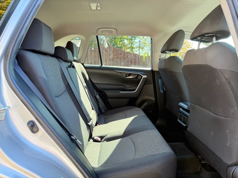 Used 2021 Toyota RAV4 XLE AWD/4WD image 27