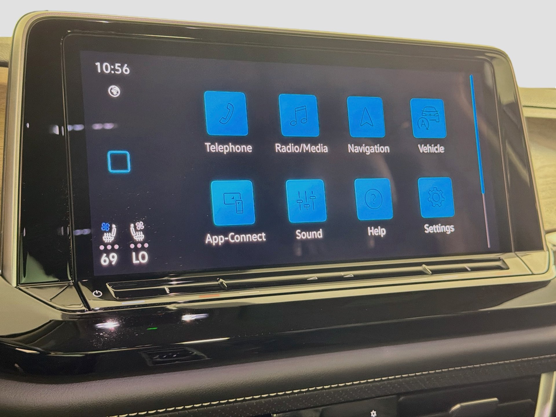 Certified 2026 Volkswagen Atlas SE FWD image 14