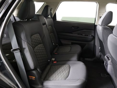 Used 2024 Nissan Pathfinder S image 30