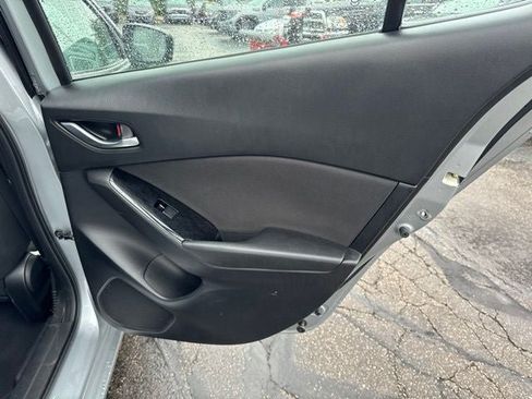 Used 2017 MAZDA MAZDA3 Sport w/ Preferred Equipment Package FWD image 21