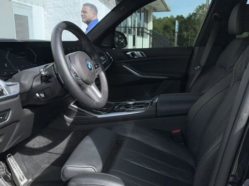 Used 2025 BMW X7 M60i image 9