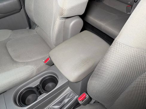 Used 2010 Nissan Frontier SE image 33