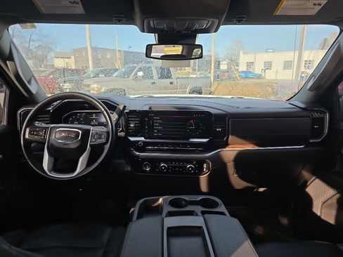 Used 2024 GMC Sierra 1500 SLT image 18
