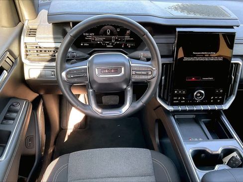 Used 2025 GMC Acadia Elevation image 5