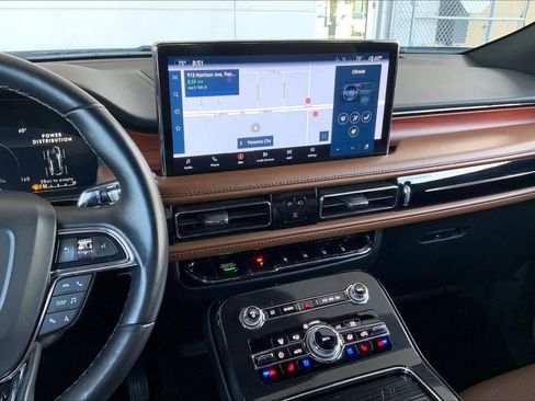 Used 2022 Lincoln Nautilus Reserve w/ Equipment Group 202A image 6