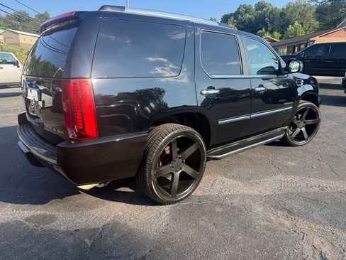 Used 2011 Cadillac Escalade AWD image 17