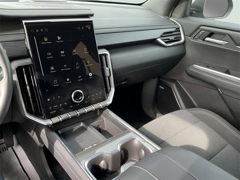 Used 2025 GMC Acadia Elevation image 39