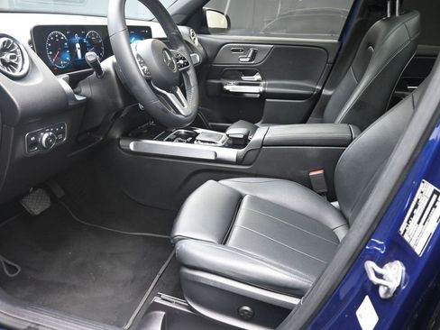 Used 2021 Mercedes-Benz GLB 250 w/ Premium Package image 17