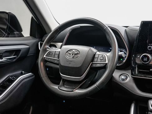 Used 2023 Toyota Highlander XLE FWD image 15