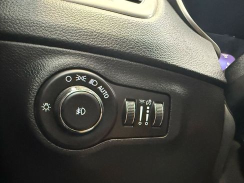 Used 2021 Jeep Compass Latitude AWD/4WD image 19