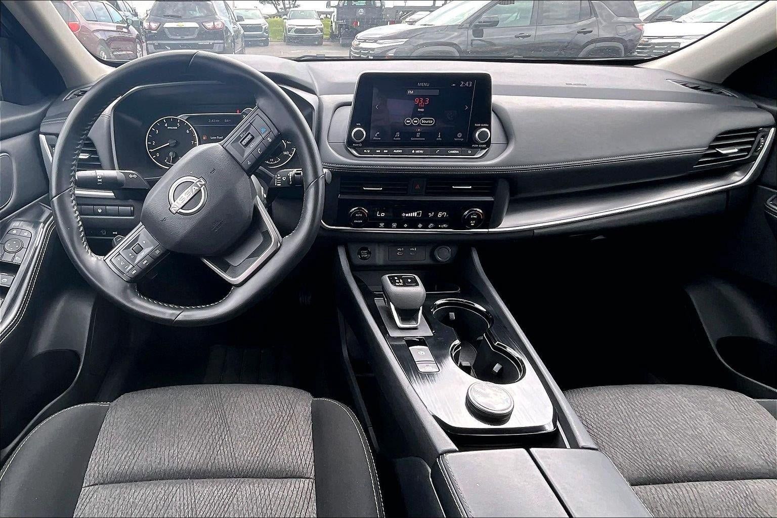 Used 2025 Nissan Rogue SV AWD/4WD image 16