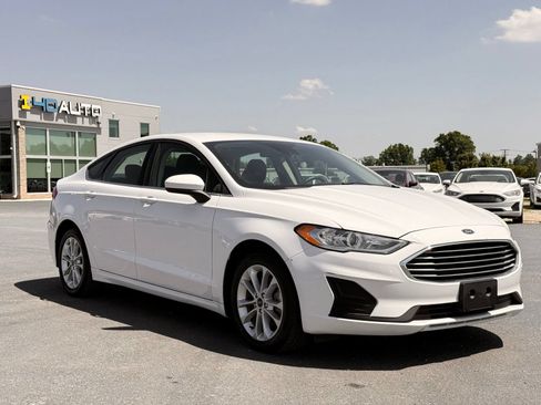 Used 2020 Ford Fusion SE FWD image 4