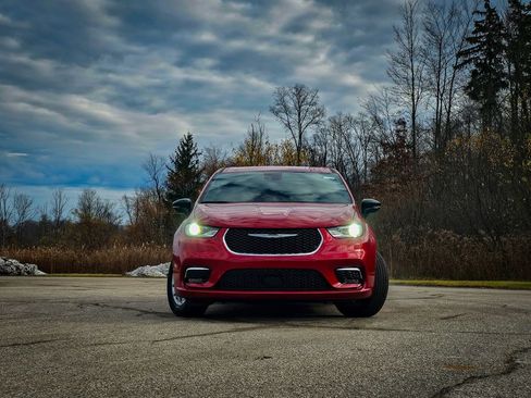 New 2026 Chrysler Pacifica Select image 9