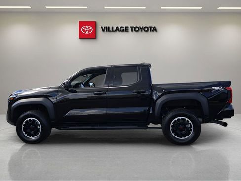 Certified 2025 Toyota Tacoma TRD Off-Road AWD/4WD image 2