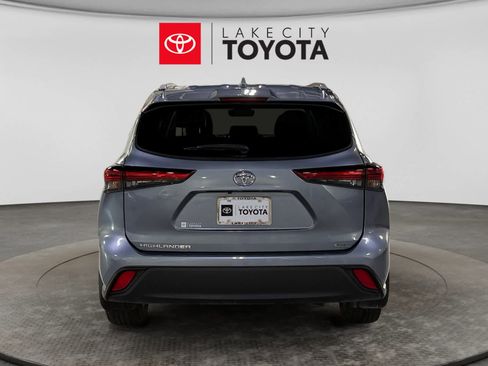 Used 2023 Toyota Highlander XLE FWD image 7