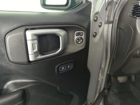 Used 2020 Jeep Gladiator Rubicon AWD/4WD image 18