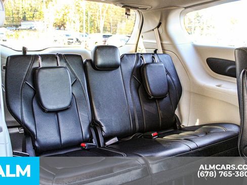Used 2024 Chrysler Pacifica Select image 21