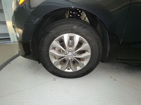 Used 2021 Kia Sedona LX image 10