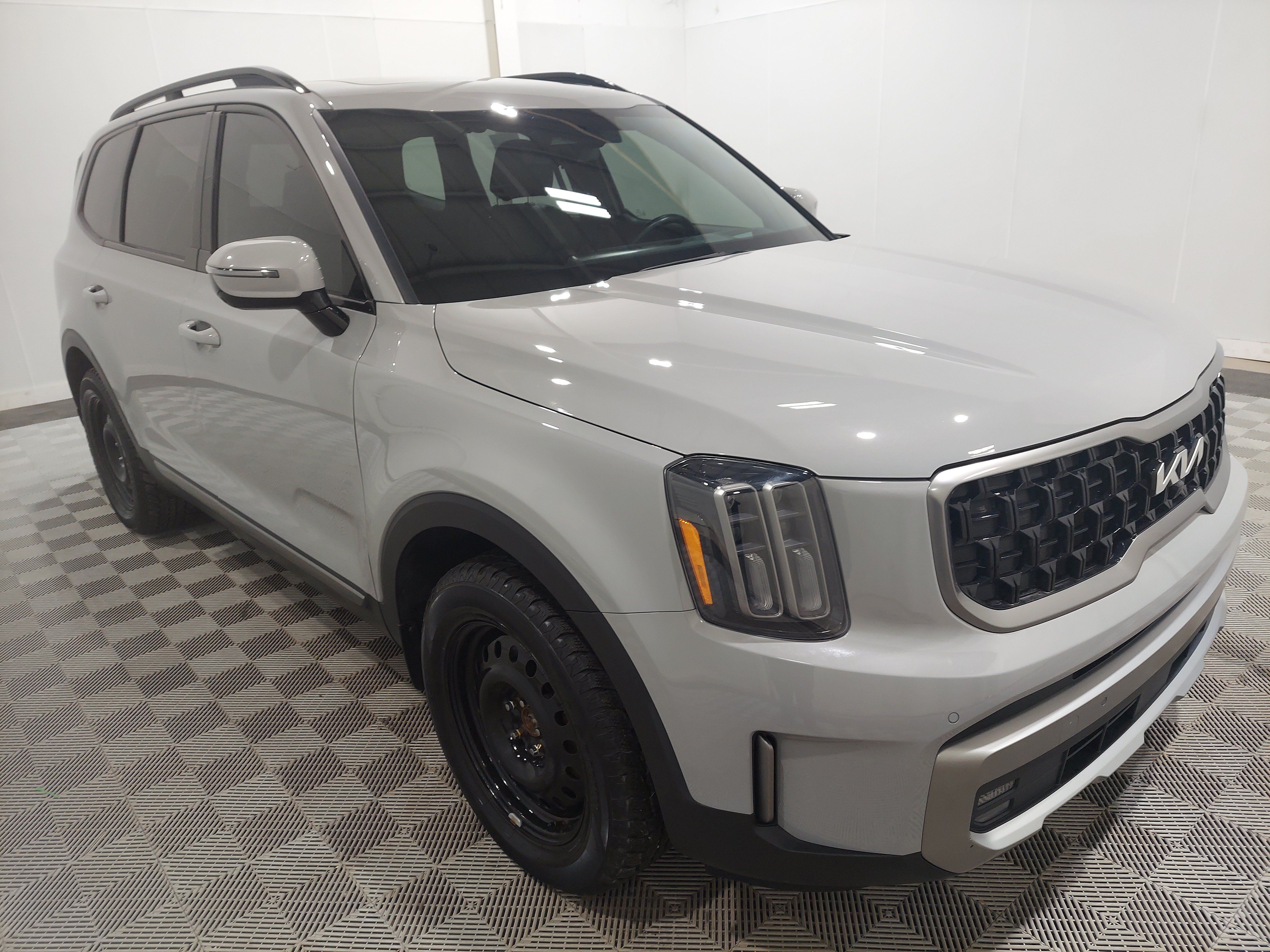 Used 2023 Kia Telluride SX X-Line AWD/4WD image 4