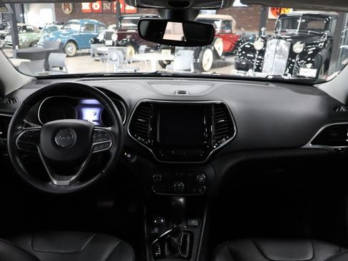 Used 2019 Jeep Cherokee Limited AWD/4WD image 12