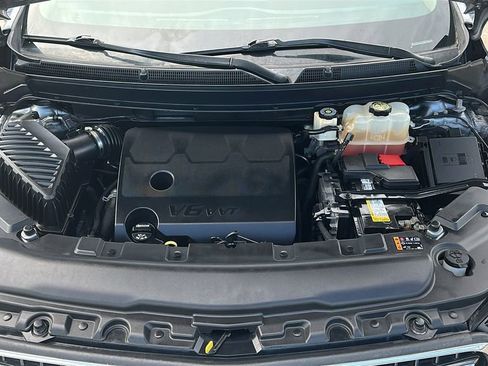 Used 2019 Buick Enclave Essence AWD/4WD image 3