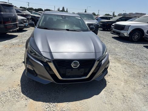 Used 2020 Nissan Altima 2.5 SR w/ Premium Package FWD image 3