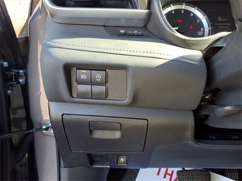 Certified 2023 Toyota Highlander L image 15