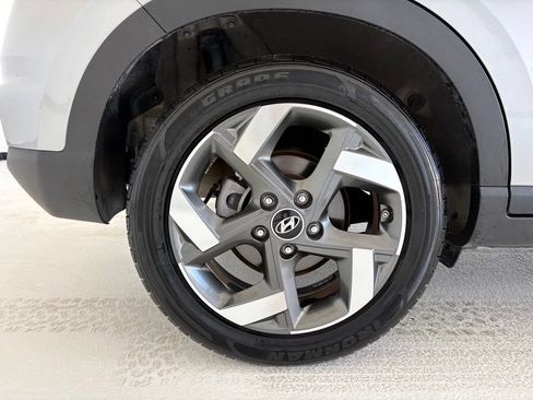 Used 2024 Hyundai Venue SEL FWD image 25