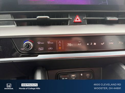 Used 2025 Kia Sportage SX image 20