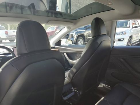Used 2018 Tesla Model 3 Long Range image 9