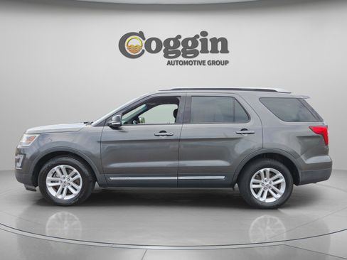 Used 2017 Ford Explorer XLT w/ Equipment Group 202A image 2