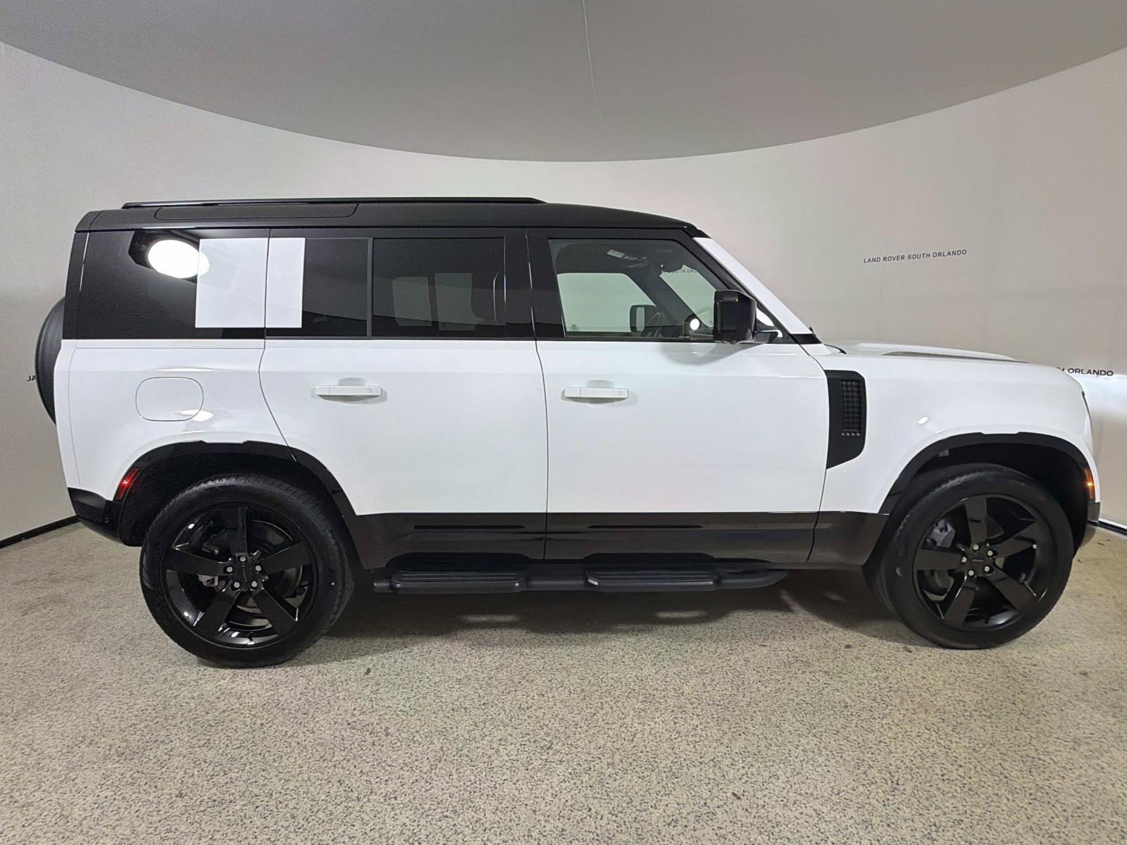 Used 2026 Land Rover Defender 110 X-Dynamic SE AWD/4WD image 6