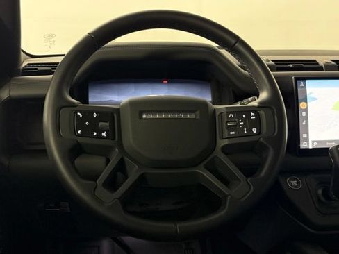 Used 2025 Land Rover Defender 110 X-Dynamic SE AWD/4WD image 22