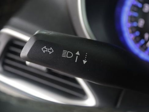 Used 2023 Chrysler Pacifica Touring-L image 14