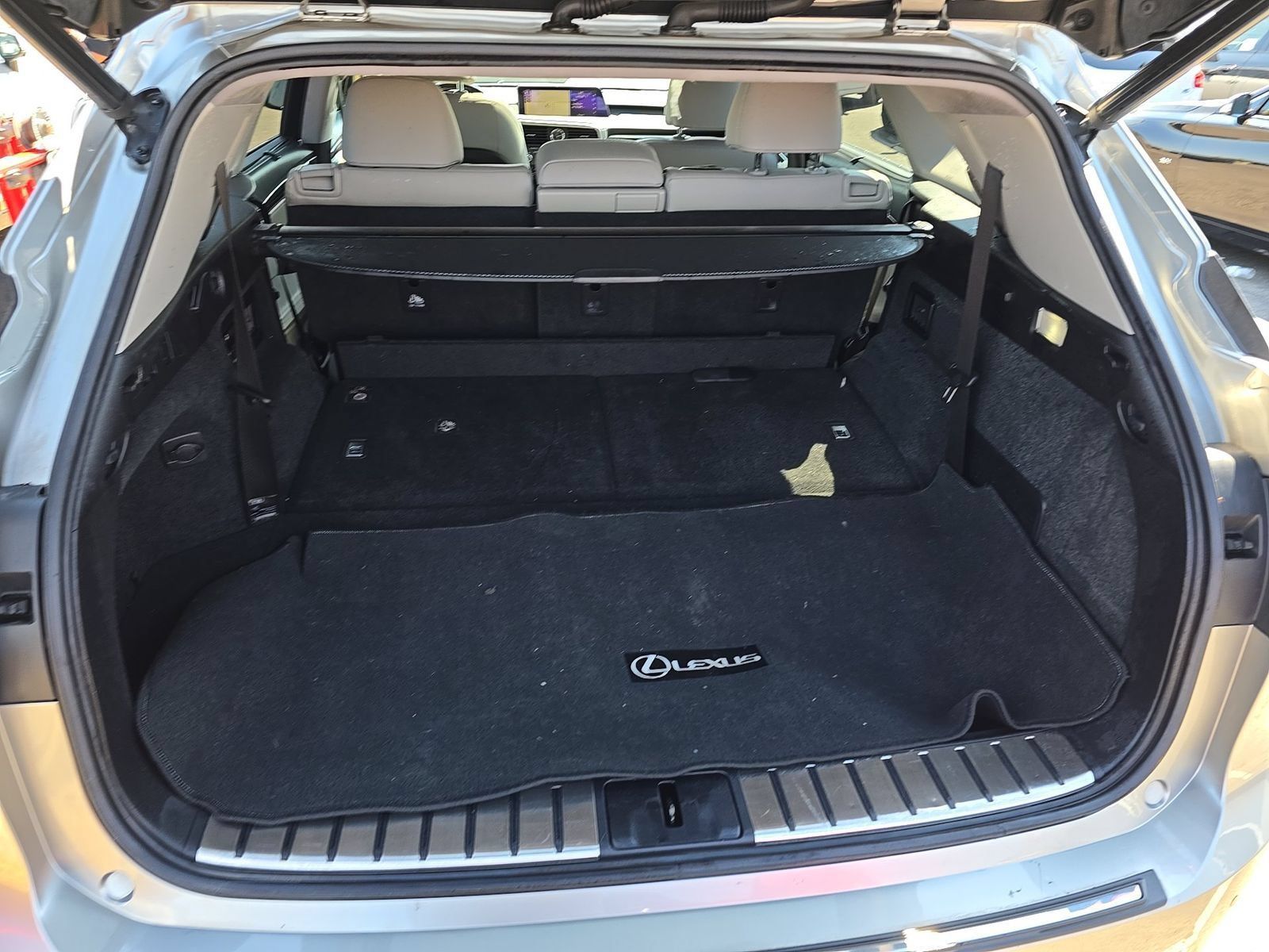Used 2018 Lexus RX 350L Luxury w/ Accessory Package FWD image 7