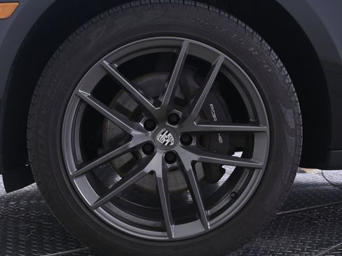 Certified 2023 Porsche Macan Turbo AWD/4WD image 11