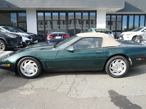 Used 1995 Chevrolet Corvette Convertible RWD image 2