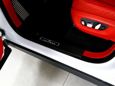 Used 2021 Rolls-Royce Cullinan Black Badge image 17