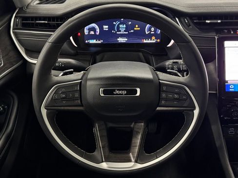 Used 2023 Jeep Grand Cherokee Limited image 13