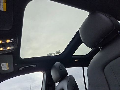 Used 2024 Mercedes-Benz EQB 300 4MATIC image 6