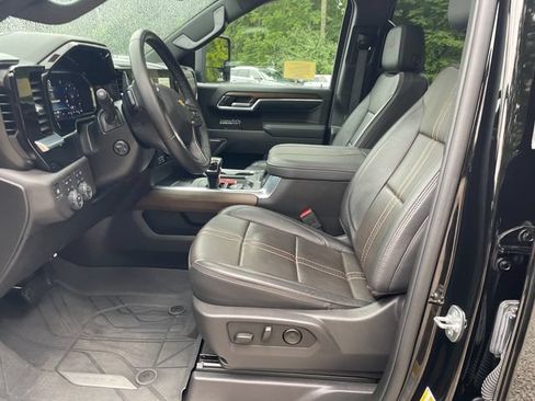 Used 2025 Chevrolet Silverado 1500 High Country w/ High Country Premium Package AWD/4WD image 39