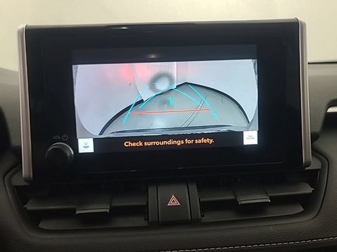 Used 2025 Toyota RAV4 XLE AWD/4WD image 32