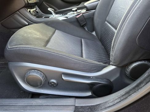 Used 2017 INFINITI QX30 image 17