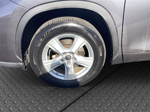 Used 2023 Toyota Highlander L image 22