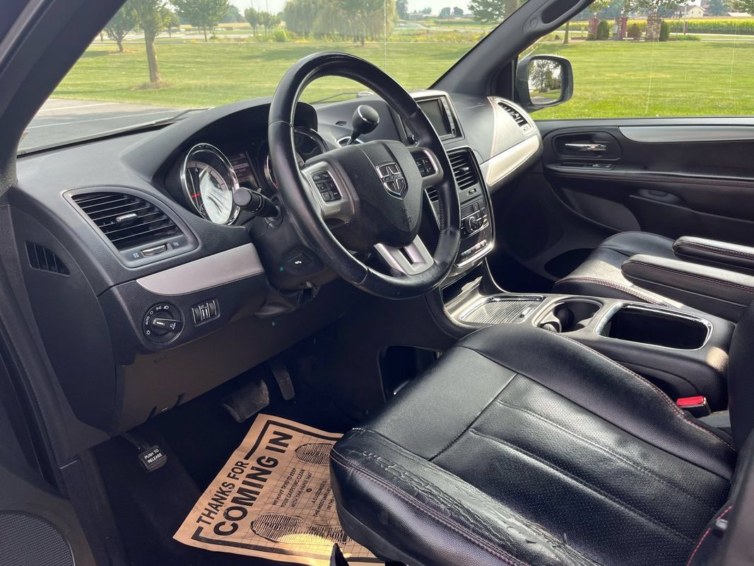 Used 2014 Dodge Grand Caravan R/T w/ Driver Convenience Group FWD image 10