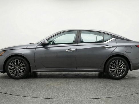 Used 2025 Nissan Altima 2.5 SV image 5