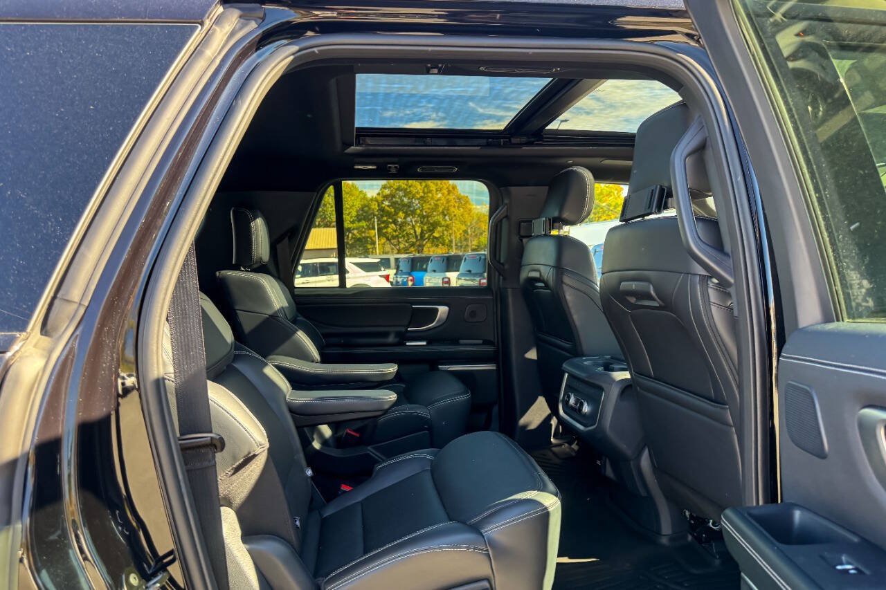 Used 2025 Ford Expedition Max Platinum w/ Stealth Performance Package AWD/4WD image 15