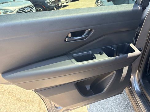 Used 2024 Nissan Pathfinder SV image 10