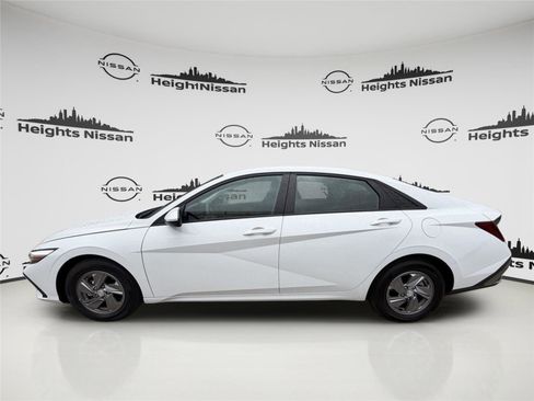 Used 2025 Hyundai Elantra SE FWD image 2